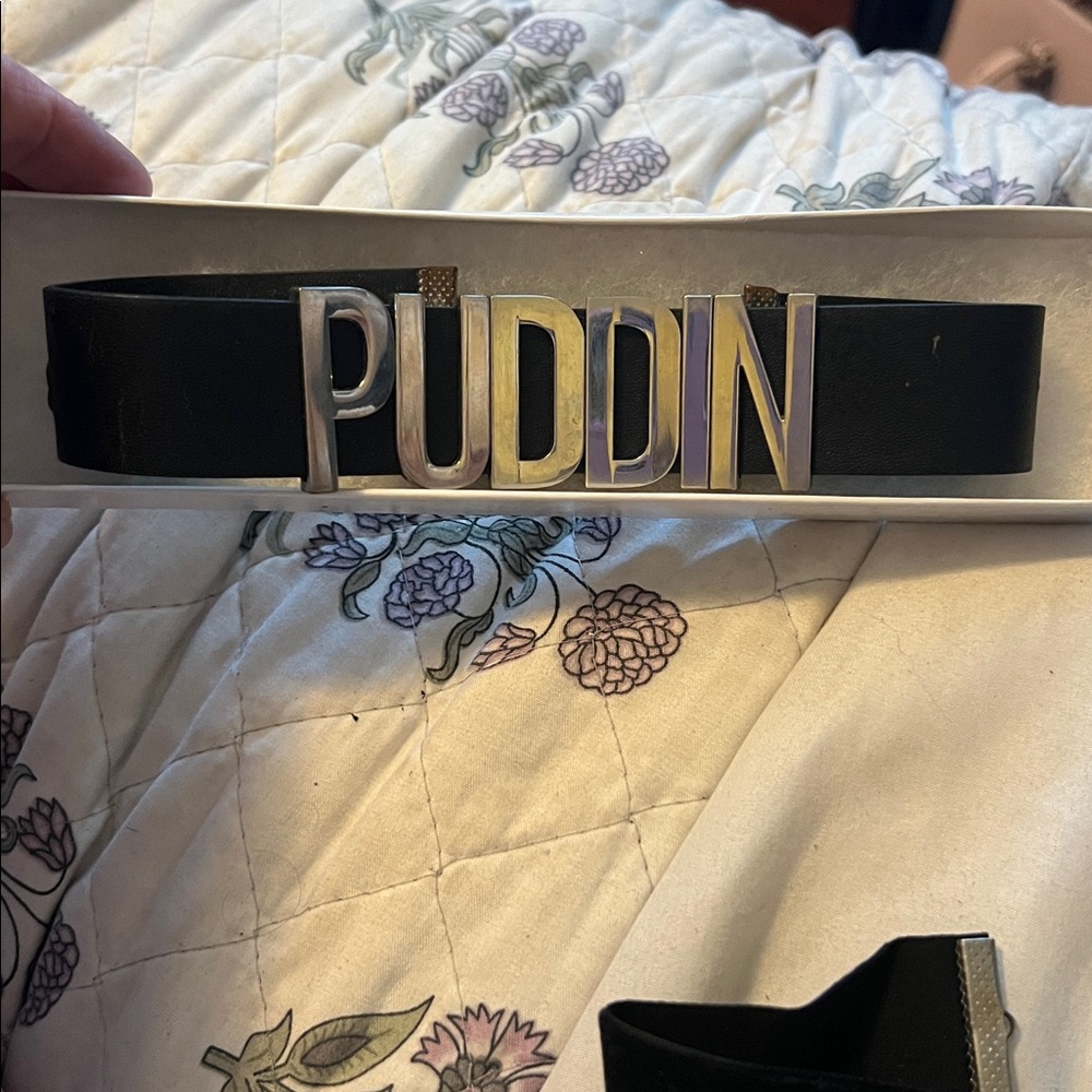 Harley Quinn‘s PUDDIN choker from suicide squad, choker